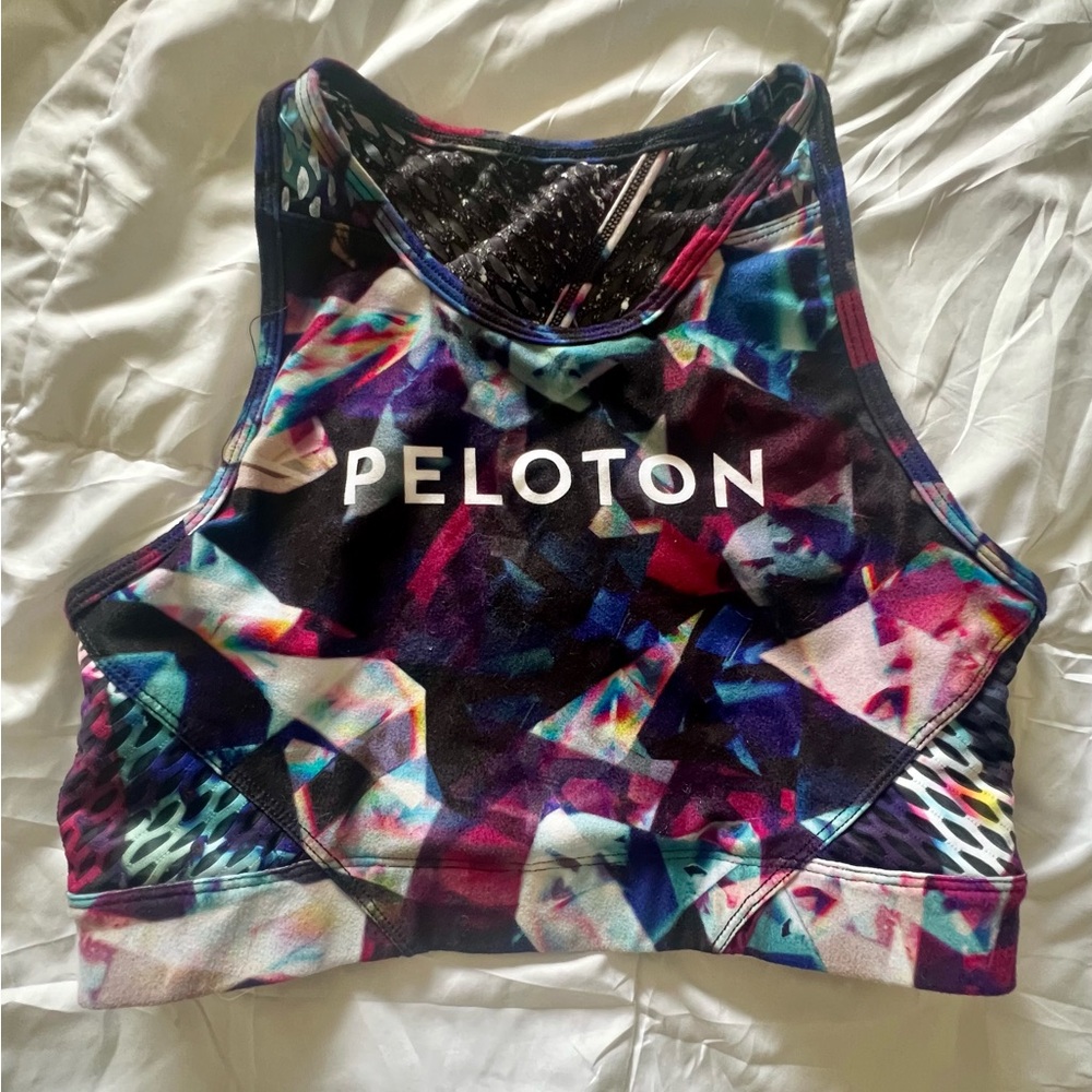 Peloton sports bra and leggings set. Reversible.